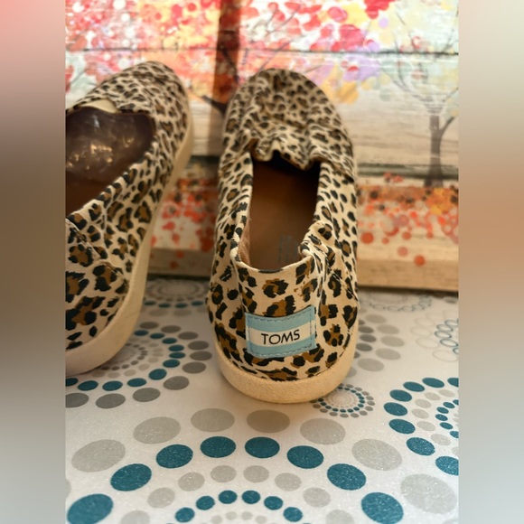 Toms Leopard Pattern Slip-On loafers
Going out classic breathable Toms
10 Wide - Picture 4 of 10